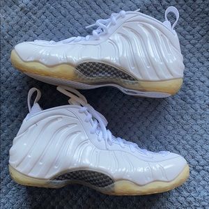 Foamposite One white/white metallic silver